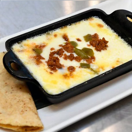 Queso Fundido con Chorizo